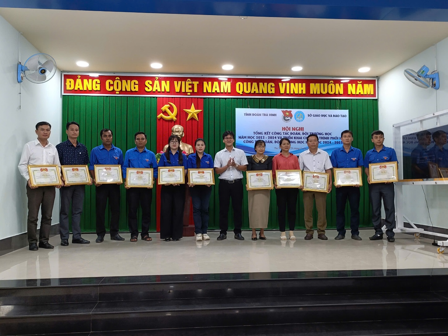 C:\Users\Administrator\Desktop\Ảnh Hội nghị tổng kết 2023-2024\Ảnh tin\5f4d42a2afd4088a51c551.jpg