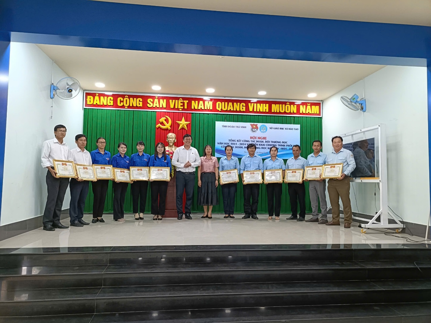 C:\Users\Administrator\Desktop\Ảnh Hội nghị tổng kết 2023-2024\Ảnh tin\0ece6f140466a338fa7762.jpg