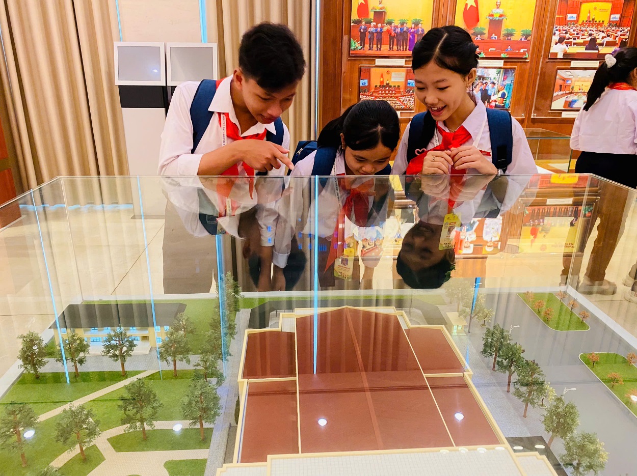 C:\Users\Administrator\Desktop\Ảnh tin\z5877055734294_8e97bfb5779cbf9e71d3cd6898a7f218.jpg