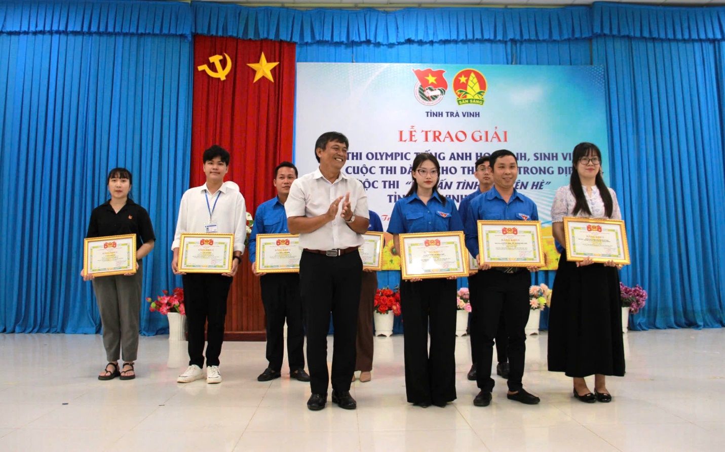 A group of people holding certificates Description automatically generated