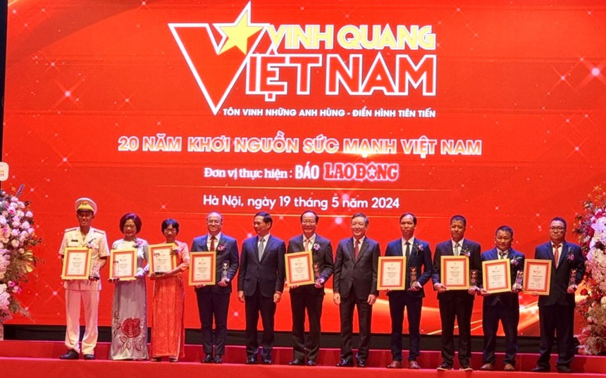 Người phụ nữ hơn 20 năm dạy bơi miễn phí cho trẻ- Ảnh 3. Người phụ nữ hơn 20 năm dạy bơi miễn phí cho trẻ- Ảnh 3.