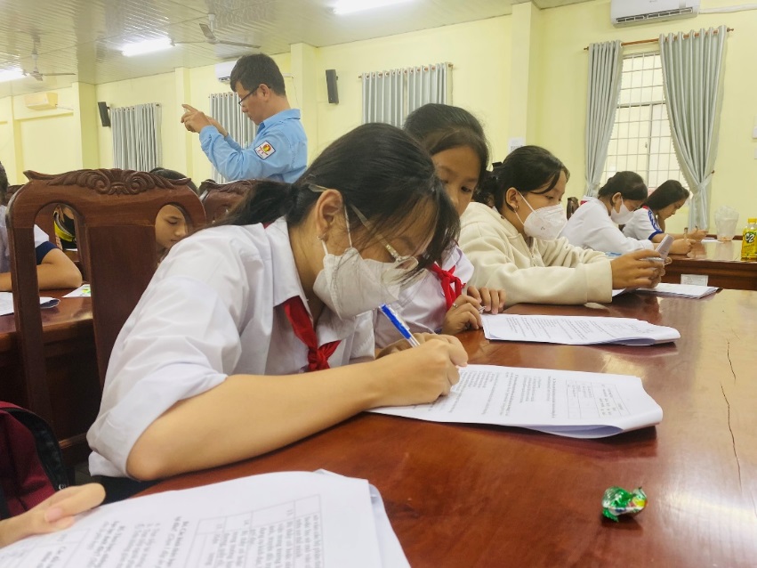 F:\THẢO MY\09 MINH CHỨNG TC TWĐ\03 Đoàn TW năm 2024\13.5 lấy ý kiến, kiến nghị trẻ em\z5642249774553_108a5780e71f33801af350eb0835da16.jpg