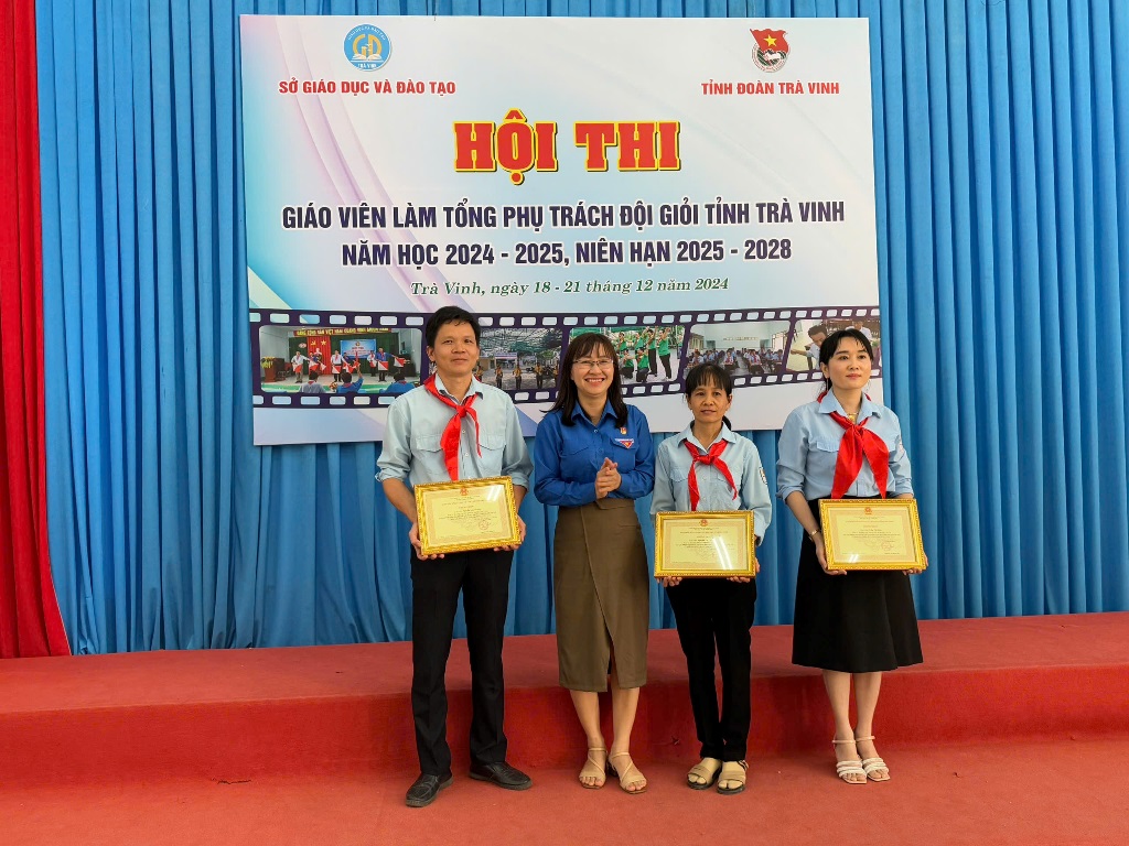 C:\Users\Administrator\Desktop\Ảnh tin Hội thi GV-TPT Đội giỏi\3.jpg