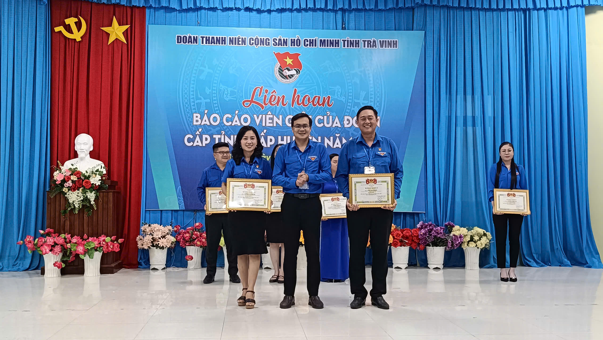 GIẢI NHẤT VÀ GIẢI NHÌ BẢNG A