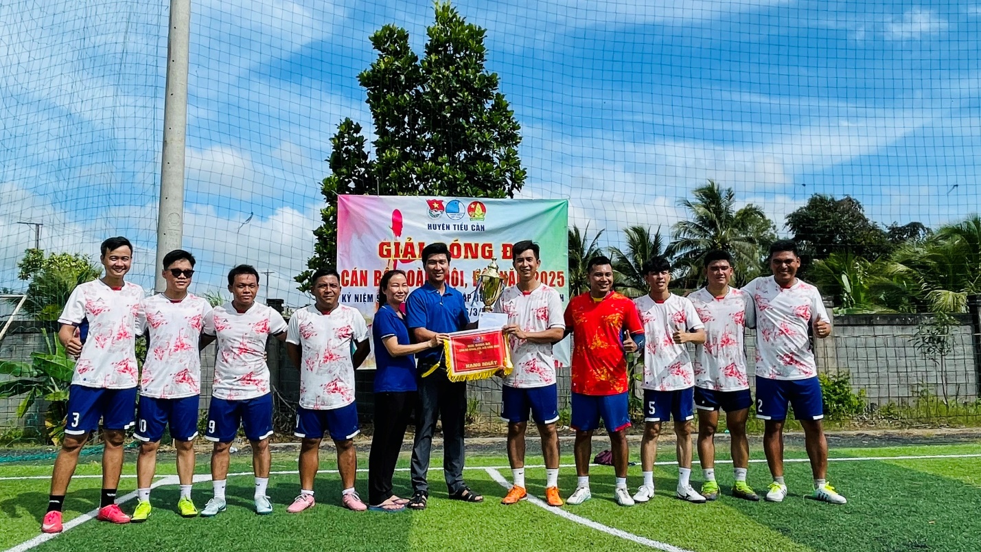 F:\2 THANG-HUYEN ĐOAN\NAM 2025\8 ẢNH HOẠT ĐỘNG\HỘI THAO CÁN BỘ ĐOÀN 2025\giai nhat.jpg