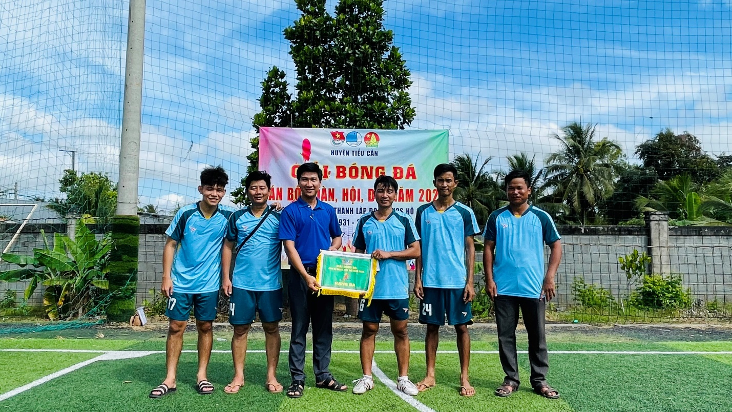 F:\2 THANG-HUYEN ĐOAN\NAM 2025\8 ẢNH HOẠT ĐỘNG\HỘI THAO CÁN BỘ ĐOÀN 2025\giai ba.jpg