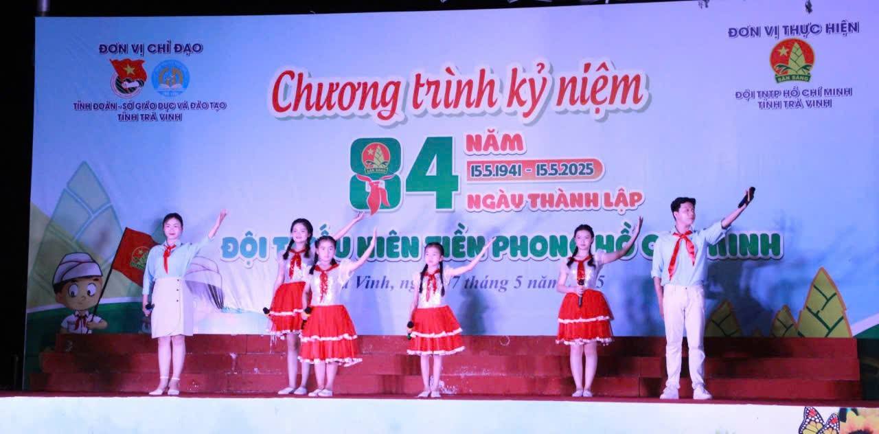 C:\Users\Administrator\Desktop\ẢNH TIN 84 NĂM\07.jpg