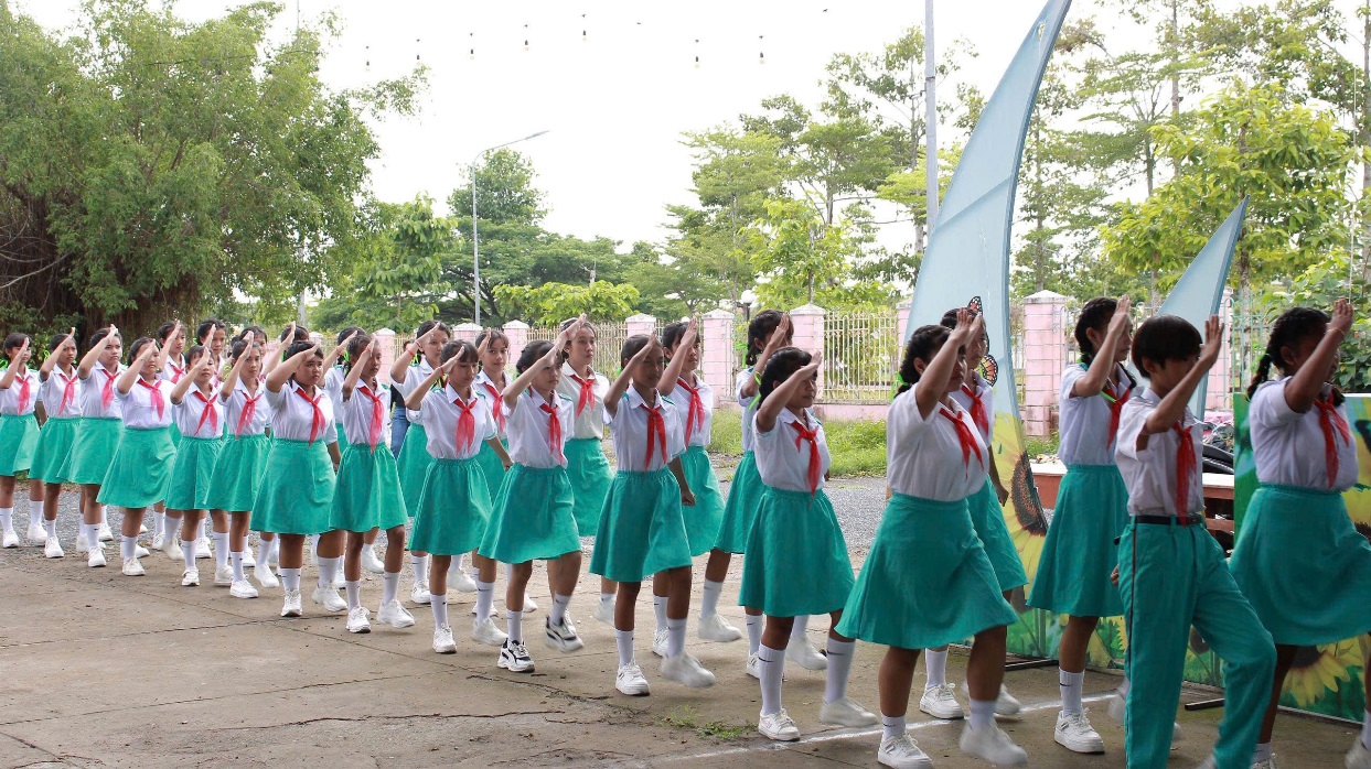 C:\Users\Administrator\Desktop\Tin, ảnh Hội thi Nghi thức Đội năm 2025\Ảnh Hội thi Nghi thức Đội\Cầu Kè.JPG