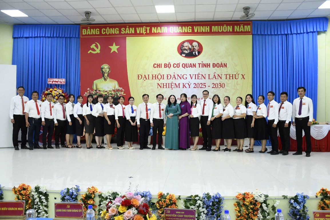 D:\Chi bo 2025 - 2030\4. Văn kien Đai hoi Chi bo lan thư X - chinh thuc\hinh\z6716941177855_a44ecc9dfdc91fa6a12873fe880679c0.jpg