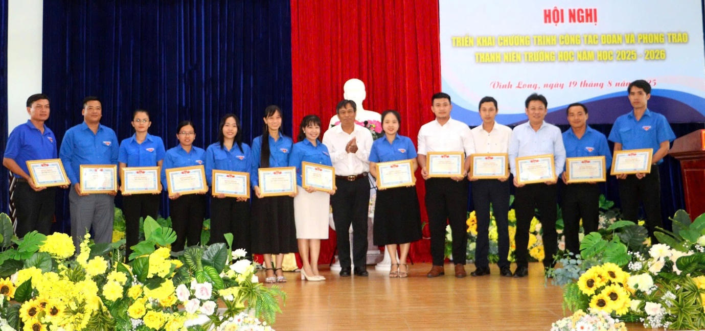 E:\PHAM NGO CAO VĂN PHÒNG TỈNH ĐOÀN\PHAM NGO CAO TỈNH DOAN VĨNH LONG\1. VĂN PHÒNG TỈNH ĐOÀN\1. CÔNG TÁC ĐOÀN TRƯỜNG HỌC QT\HN TK ĐOÀN ĐỘI NGÀY 20.8\TIN BÀI HN ĐOÀN\HÌNH ẢNH GỬI TG\ảnh 10.jpg