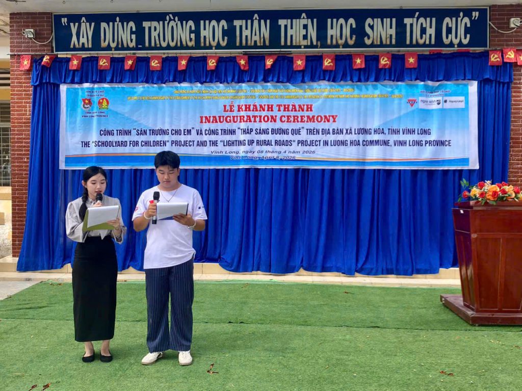 KHÁNH THÀNH CÔNG TRÌNH “SÂN TRƯỜNG CHO EM” VÀ “THẮP SÁNG ĐƯỜNG QUÊ” TẠI XÃ LƯƠNG HÒA