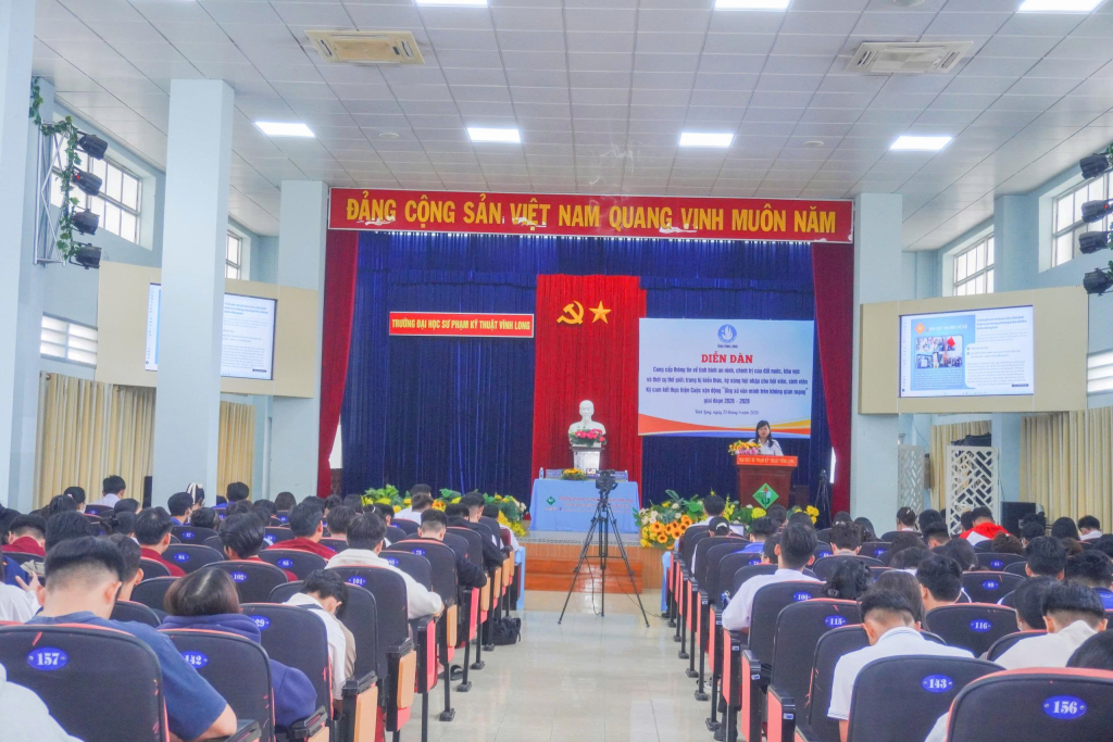 SÔI NỔI DIỄN ĐÀN CUNG CẤP THÔNG TIN THỜI SỰ, KỸ NĂNG HỘI NHẬP VÀ PHÁT ĐỘNG CUỘC VẬN ĐỘNG “ỨNG XỬ VĂN MINH TRÊN KHÔNG GIAN MẠNG” TRONG SINH VIÊN GIAI ĐOẠN 2026 – 2028