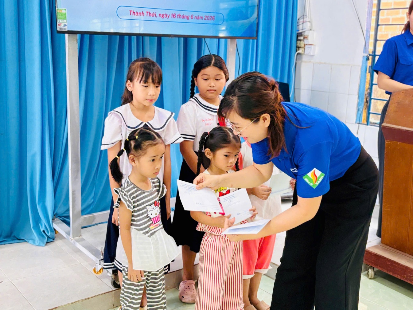 D:\Tin-ảnh\Bàn giao Thành thới\z7941406106319_0a9b48c35b83cc946ef96f1f37e3e128.jpg