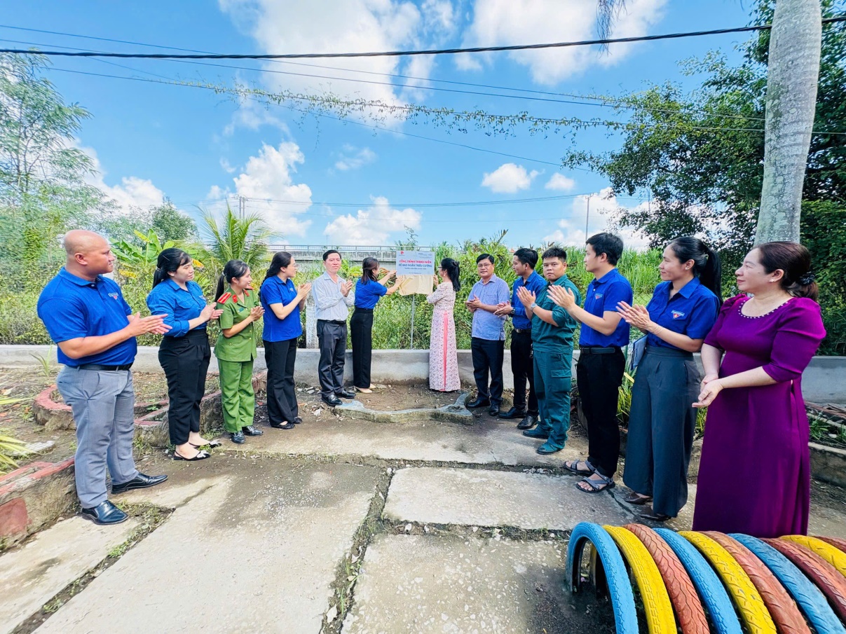 D:\Tin-ảnh\Bàn giao Thành thới\z7941406192884_28c35e8d7b6e8ba13fcf8c03ad61908f.jpg