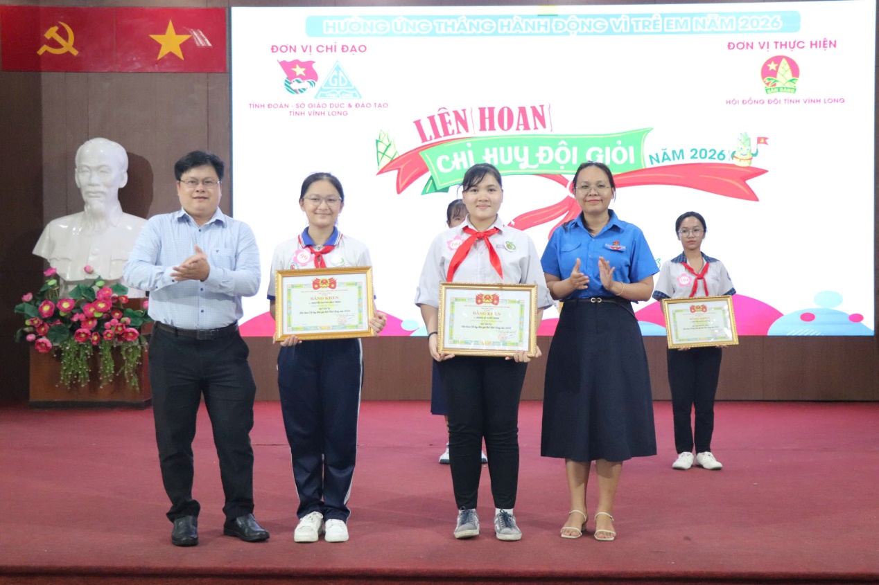 D:\Tin-ảnh\Liên họna chiỏ huy đội\z7896997961749_b9bb2fdfe56d41228bce15e7662d7574.jpg
