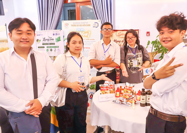 E:\THẢO MY - BAN PHONG TRÀO\NĂM 2026\TIN BÀI KHỞI NGHIỆP NĂM 2025\(8) ĐẠI HỌC TRÀ VINH - GƯƠNG THANH NIÊN KHỞI NGHIỆP\700w_20260506193636.jpg